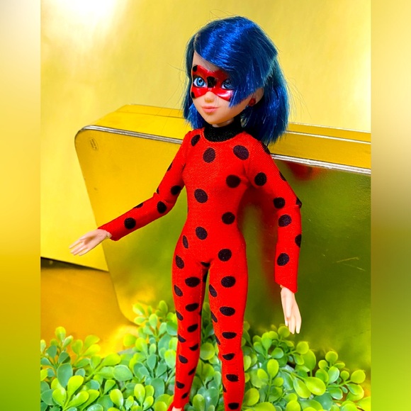 MIRACULOUS LADY BUG CAT NOIR THE MOVIE COLLECTIBLE FASHION DOLL BLUE HAIR 10.5” - Picture 6 of 11